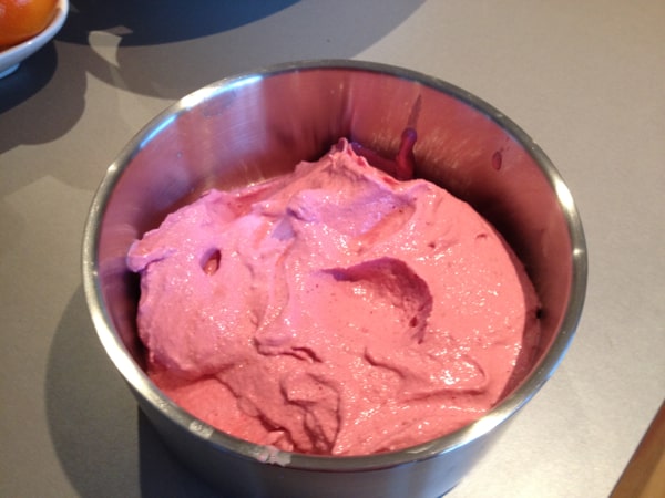 Raspberry Yoghurt Ice Cream600
