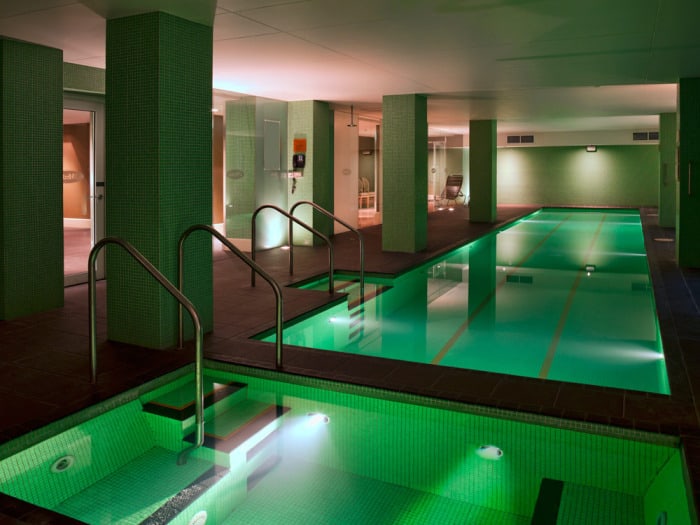 adina-apartment-hotel-adelaide-treasury-swimming-pool-2010-low