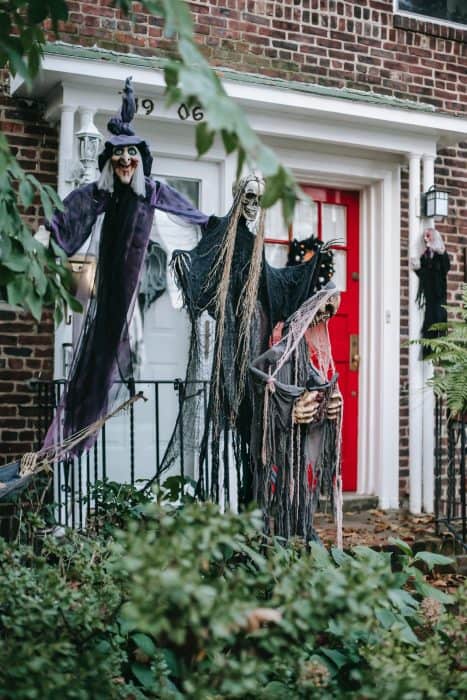 Get ready to spookify your space with these Halloween home decoration ideas that are sure to haunt your guests